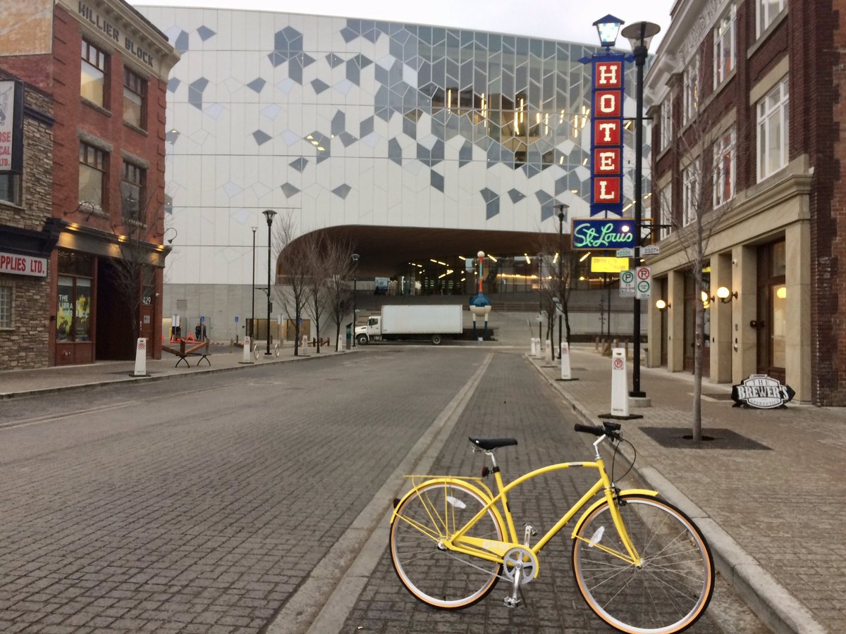 I know you probably already know about my BOOKS + BIKES group ride Sunday to the new Central Library, but I just took a photo of my new bike + the new library so I’m sharing the details once more: cyclepalooza.ca/event/books-bi… 🚲📚#yycbike