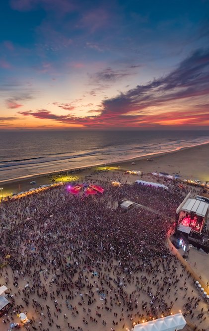 CW1Miles's tweet photo. 40K strong: They came for the #MotoBeachClassic and stayed for the music. #SurfCityBlitz #HuntingtonBeach https://t.co/go7ZDAbQV2