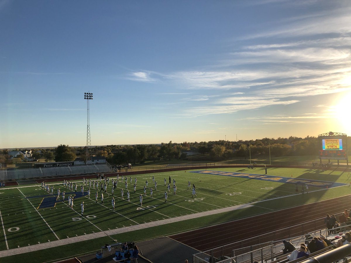 Beautiful fall night to clinch a playoff spot! Woodward meets Piedmont for the last spot in 5A-2. 

Pregame 6:35pm
Kickoff: 7pm 

📻 92.3 FM
💻 📱 z92online.com