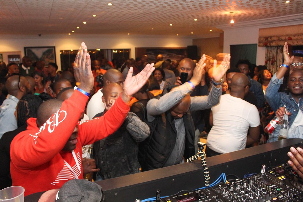 xolani_84's tweet photo. Ta God 🙏🏽🙏🏽
Prime Essential Night ‼️‼️
Date: 08 December 2018
Venue: Kefu's Jazz Lounge
#PrimeEssentialNight #MusicAllDay #MusicIsLife #LaLigaVibes #SirLsG #GoldenPower #2ndInstallment https://t.co/jFxq9YDWJx