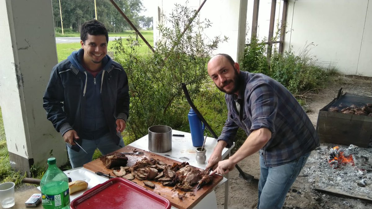 ifrh2018's tweet photo. Asi transcurrió el 2do día del #ifrh2018 con visitas a los laboratorios de CTUA, a la Nave de Modelos Físicos y el almuerzo con el clásico de la bondiola!👏🎉 https://t.co/0jFSiQXgJ1