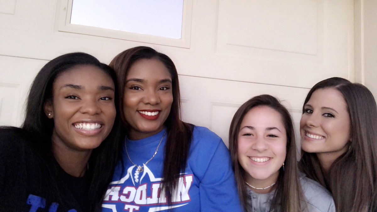 BrookeKuritz's tweet photo. Reunited 💙 https://t.co/ijH3Pf9Bt7