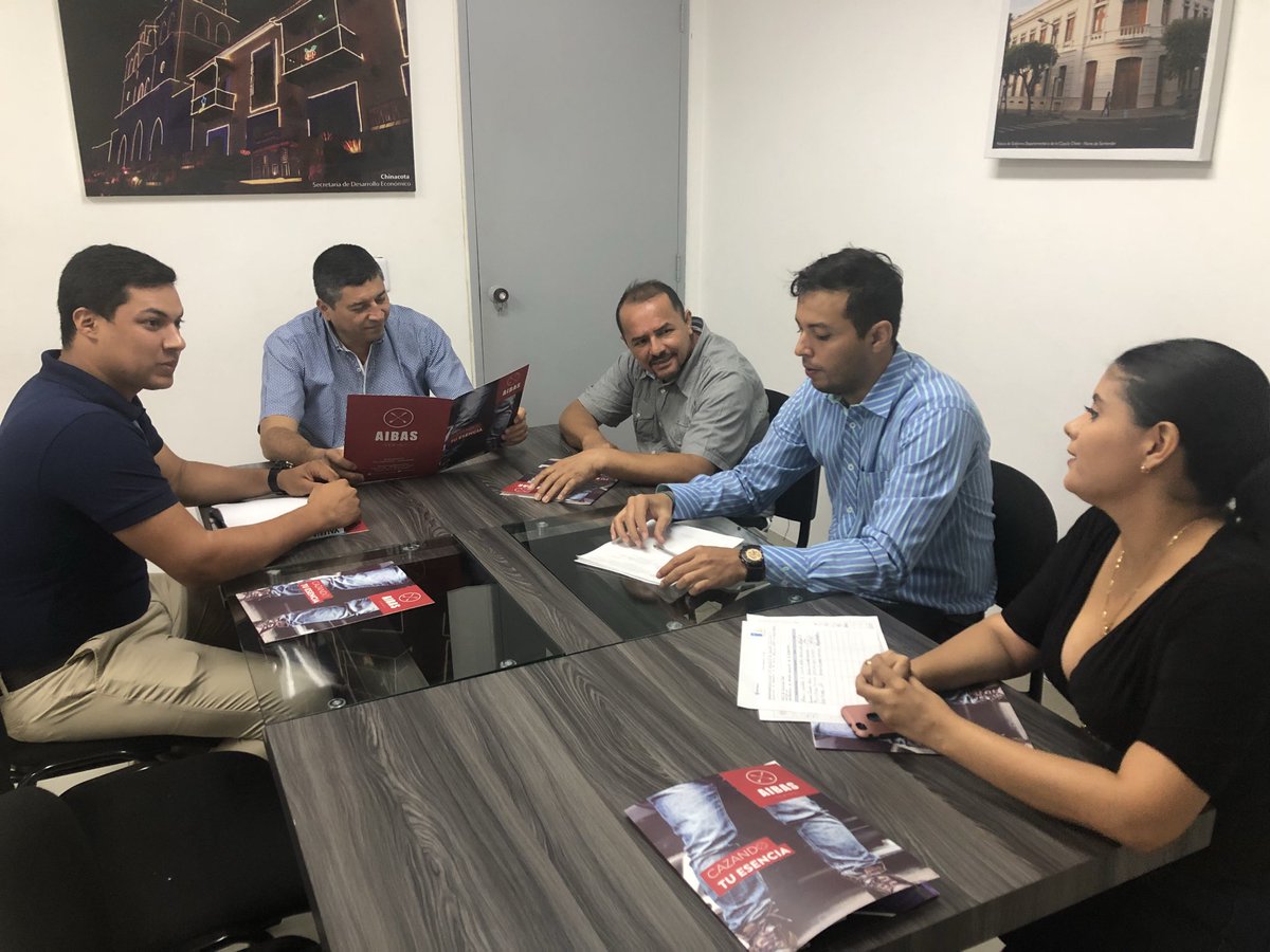 ns_sec's tweet photo. Nos reunimos con el Programa de las Naciones Unidas para el Desarrollo (PNUD) y la Asociación de Impulso Barrio Antonia Santos, con el objetivo de integrarse al grupo empresarial de la Secretaría y presentarnos la marca de Jeans AIBAS SEWING. @IvanManzano16 @GoberNorte https://t.co/RgNL3vjIJ2