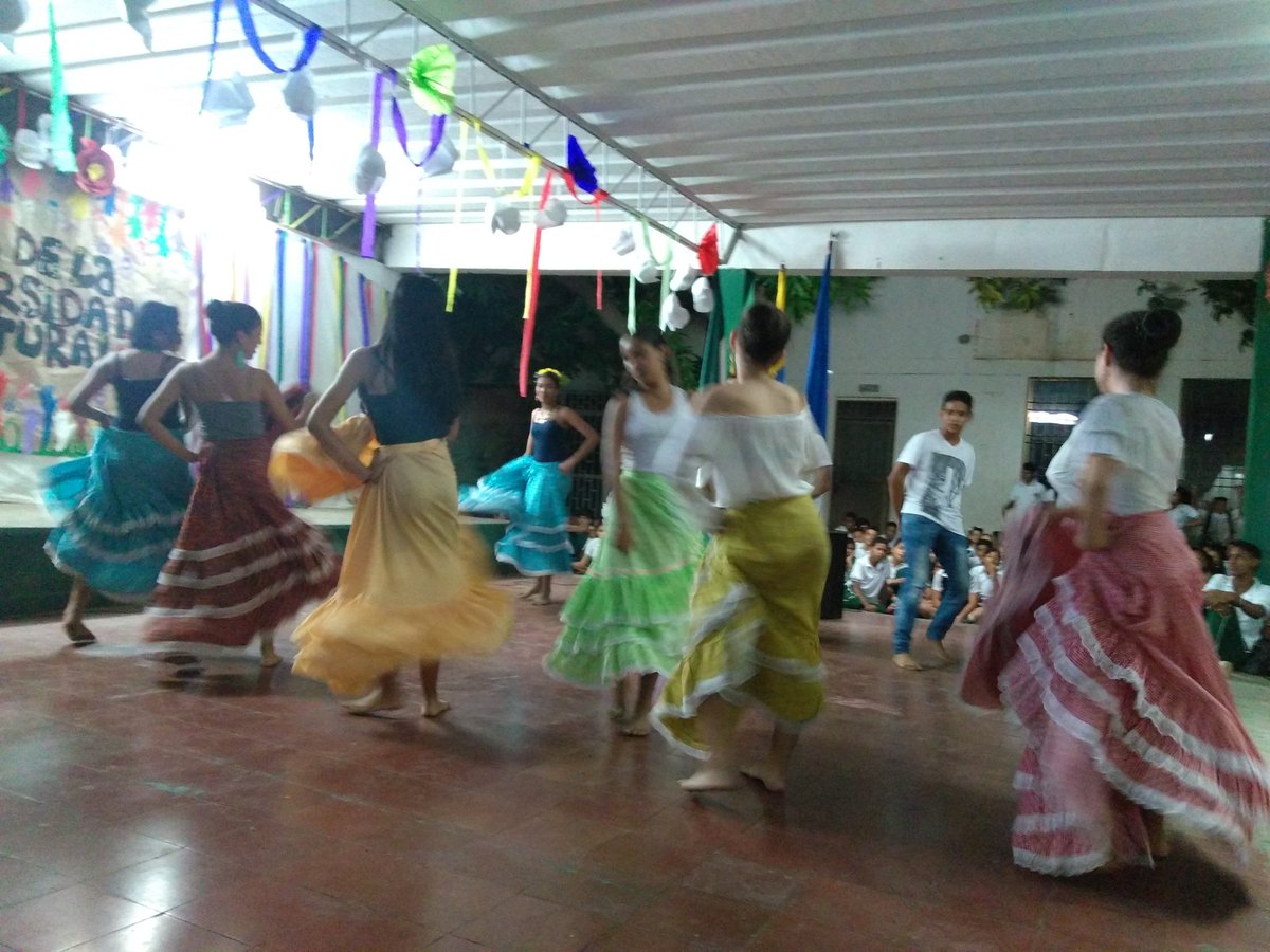 CASD_VALLEDUPAR's tweet photo. Celebración del "Día de la diversidad cultural" acto liderado por los grados décimo jornada única y octavos jornada tarde.
#orgullocasd https://t.co/PSg6FRrDv0