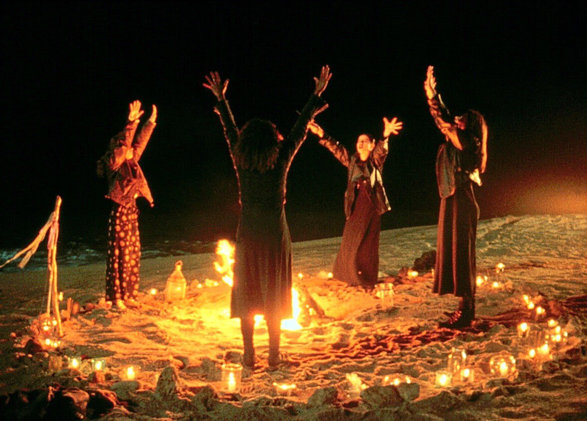 Linking up with your squad on Friday night like... 
Internationally renowned DJ <a href="/djcarolc/">Carol C</a> will be spinning the jams tonight at #houseofwax at 9pm - don’t miss out!