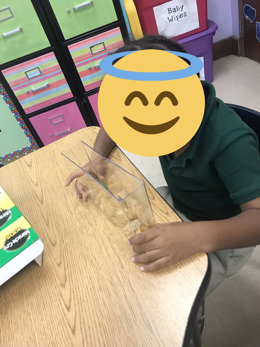 elisabethnewe10's tweet photo. Who knew there was a such thing as “rainbow carrots.” Check back with us, hopefully they grow! #mpsmovingforward #wilsonrangersLEAD #MPSAL #MakeEverydayExtraordinary #ApplyAAStandardsInEverything #WeLearnDifferentButAreNotLess https://t.co/ix0UPCvx3X