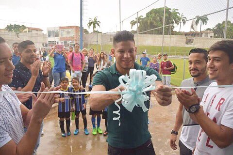 AMatosNews's tweet photo. Nuestro @anthony5gabriel formó parte de la gran inauguración de la Tienda Negriazul, a la que asistió con varios de sus compañeros del equipo 🙌🏼🎉🎈 ¡Felicidades a toda la familia de Mineros de Guayana! 👏🏼👏🏼 https://t.co/9h3yIxyJI2
