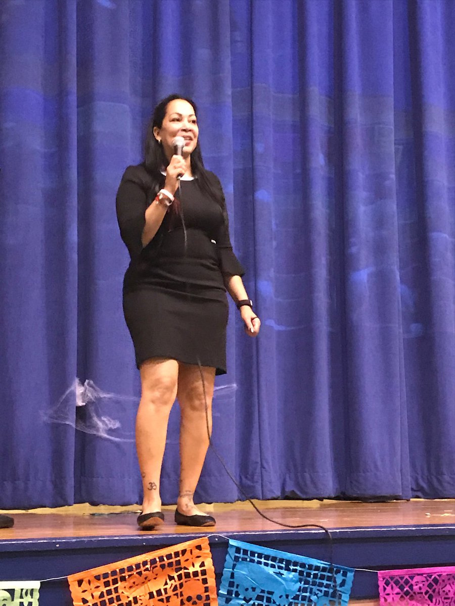 Matteosmummy's tweet photo. a nice surprise at PS87 ElDia night! DOE ELL office and the Mexican consulate joined in to support #DLforAll @BeneScaMou @ffaddany @FabriceJaumont @D3Supt @NycDistrict3 @CEC3NYC #InItaliano https://t.co/hMvcI8LMoo