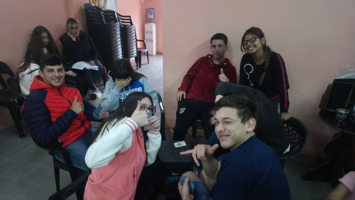 EnvionV's tweet photo. Compartimos algunas imágenes de la actividad. # Música 🎶
También merienda.
@Envion Mundofeliz
#SOMOSBROWN https://t.co/6R52wPuSHF