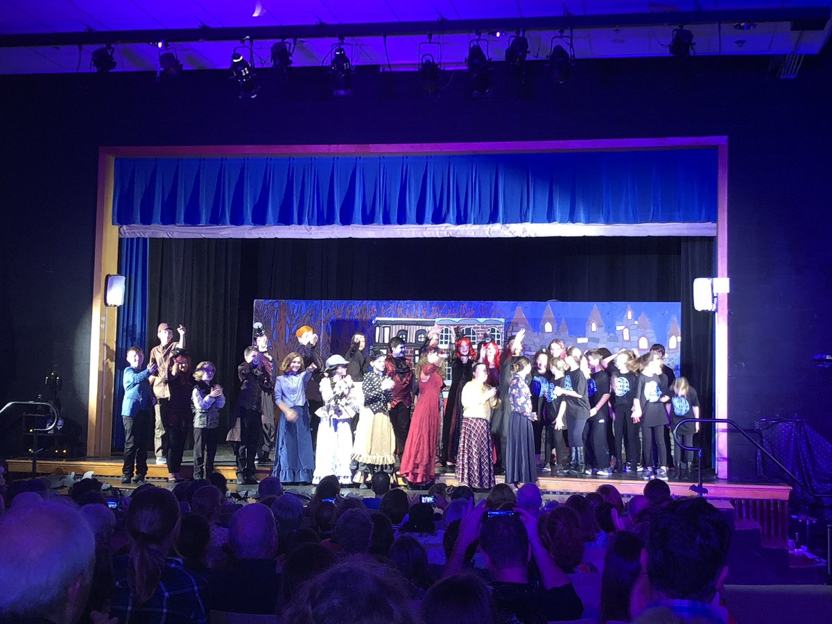 nat_vaughn's tweet photo. Thanks for a wonderful show! #bmsed #medfieldps #happyblakers #path4happiness @HappyBlakers @mstlalala #medfieldprojecthappiness https://t.co/ckHnHUIuh3