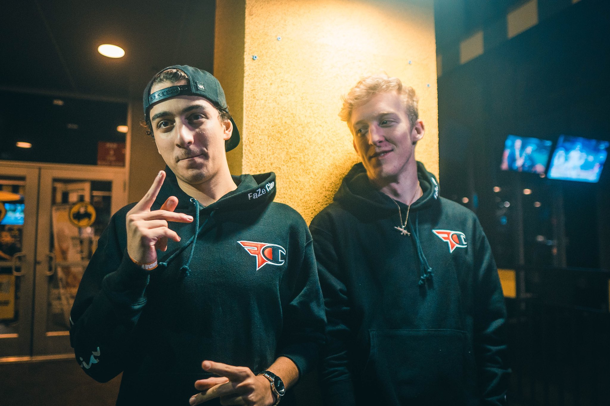 FaZe Clan on Twitter: "The first drop of FaZe @ChampionUSA hoodies release this weekend at @ComplexCon in Long Beach, California. 1 0 0 for sale https://t.co/fdIKLBXmGJ" / Twitter