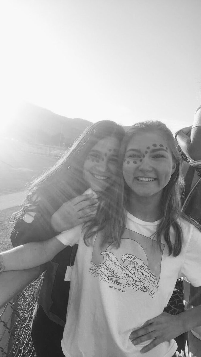 madisynGwhite's tweet photo. Still don't know how football works?¿ #wildcat https://t.co/pbitVi8S8q