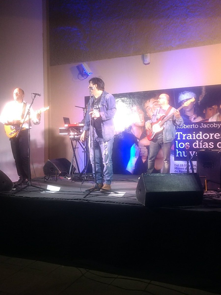 museocastagnino's tweet photo. Tributo a Virus en el Macro en el cierre de la muestra Traidores los días que huyeron de #RobertoJacoby
#NochedeMuseos #QuincenadelArte https://t.co/XnYHbg0Eo5
