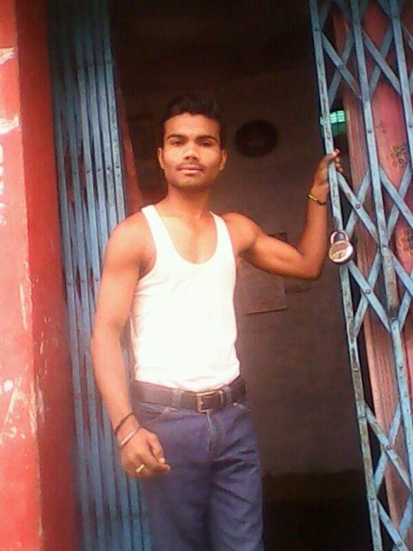 PintooRajbhar8's tweet image. #Gymshark
#bodybuilder
Good morning my friends .
I'm standing on my shutter gate after returning from gym.. 
Gym is a good habits it makes me healthy and strong and gives more power to do something positive in my life.. @PintooRajbhar8 @PintooRajbhar8 #pintoo