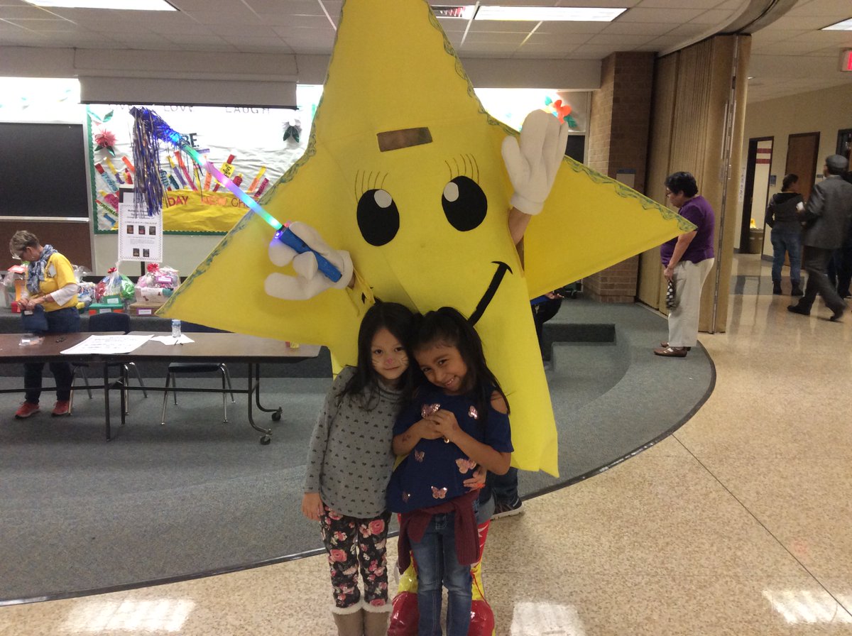 MahanayStars's tweet photo. Thanks everyone who made it out to our annual Fall Festival! A great time was had by all! #FallFest2018 #FinTastic #aliefmission #Goodnight https://t.co/RqWoZTjm6S