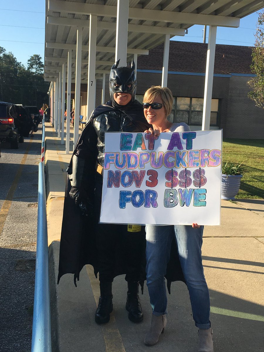 Shalimar_Elem's tweet photo. Tomorrow is the day! Help Bluewater earn $ at Fudpuckers. Fudpuckers will donate a portion of each check to Bluewater—all day tomorrow- Nov 3. Thanks to our awesome PTO president ⬇️ for working so hard for our school! #determined #moretechnology https://t.co/b1CQXkFCoB