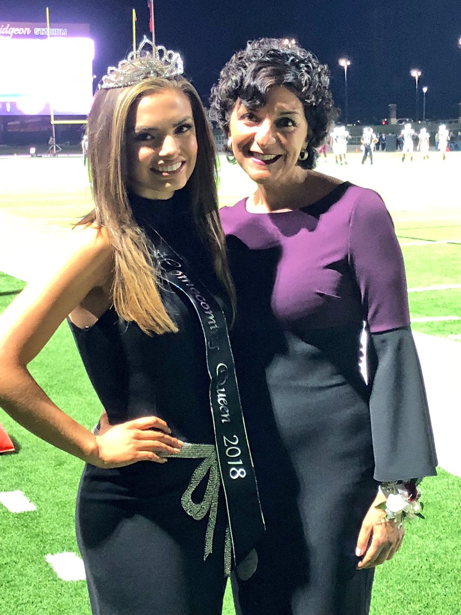 CyFair_BFND's tweet image. Congrats @CardenBryn on #hoco2k18 QUEEN!!! #BFND
