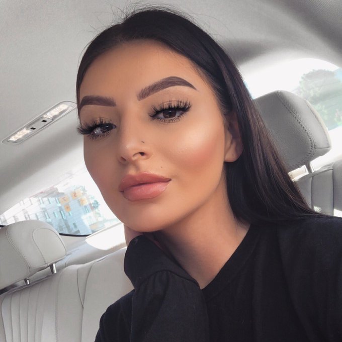 Before and after i was surrounded by dogs 😭 https://t.co/t2u9MX5OSQ