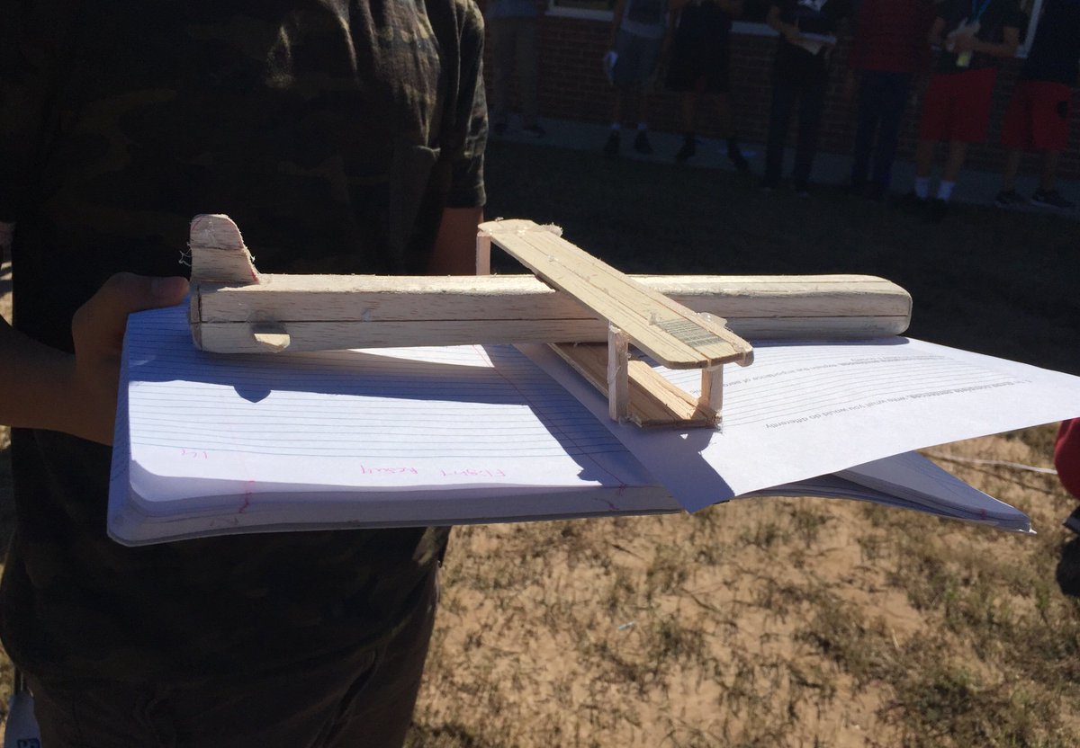 mrs_johnson20's tweet photo. Today I witnessed future engineers test their gliders! What made this teacher happy, was the smiles and laughter the students had while learning 💗 Well done @SaberCatTech !!! Thank you @KatyISDEdFound @SJHCats #fantheflame #ProjectFlight https://t.co/rQD92Lc8DA