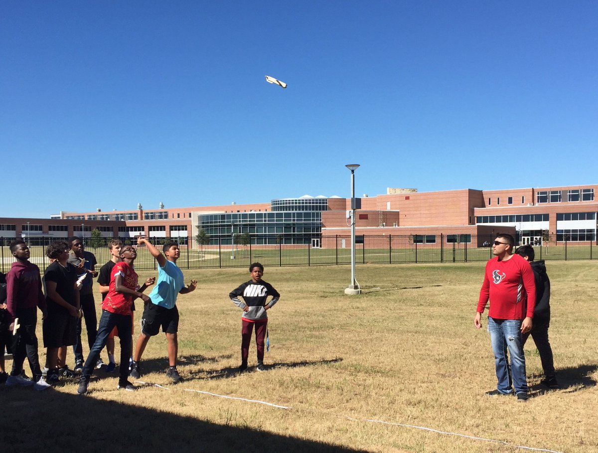 mrs_johnson20's tweet photo. Thank you @KatyISDEdFound for bringing #ProjectFlight to life at @SJHCats ✈️ @SaberCatTech https://t.co/j6m4sPMT4S