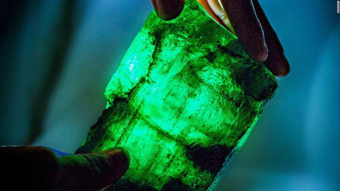 The beautiful, 5,655 carat, dubbed Inkalamu or the Lion Emerald, was discovered by @gemfields at Kagem mine. The gem will be offered for sale at Gemfields’ emerald auction in Singapore in November.
#emerald #gemstone #gemfields #emeraldcrystal #kagem #lionemerald #roughemerald