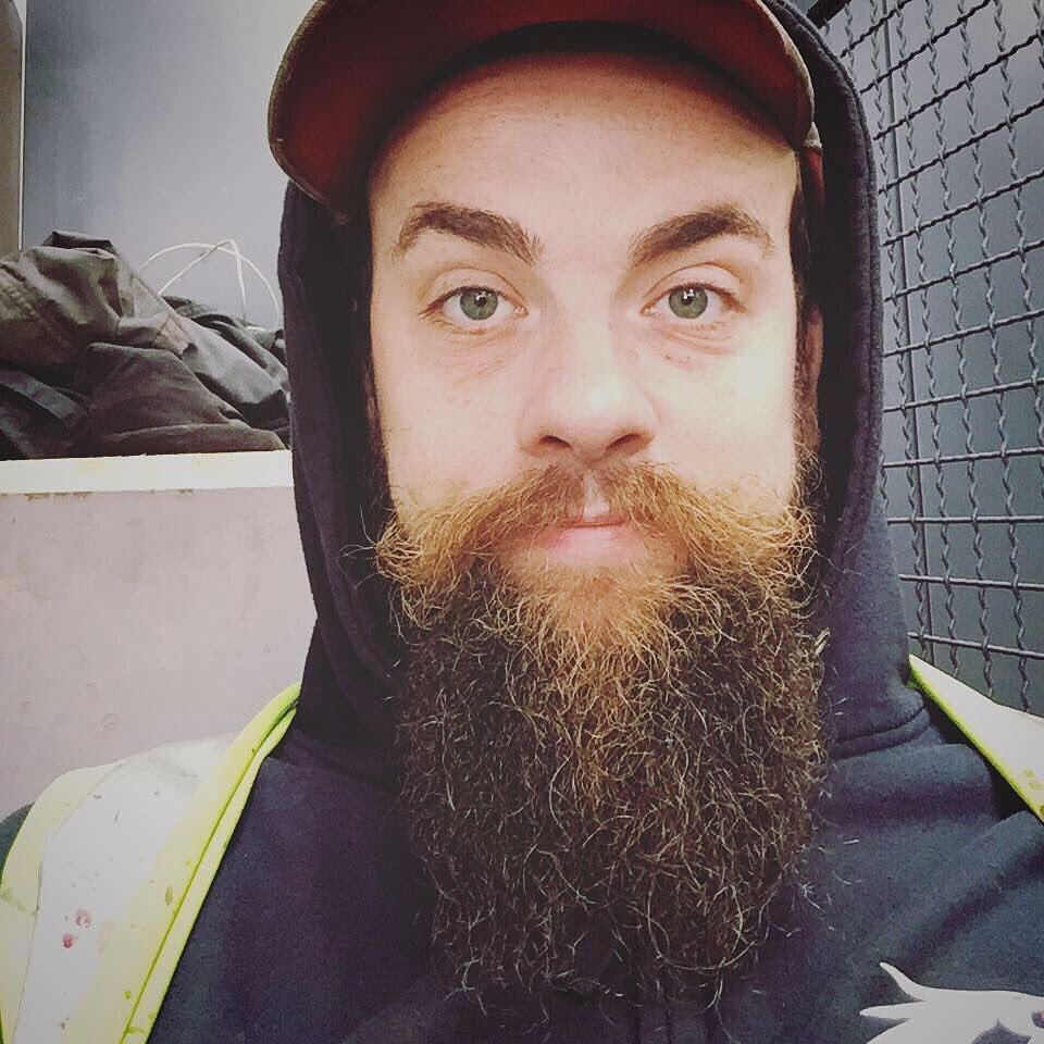 tbbclub's tweet photo. #SaturdaySidebeard with Dan David from Carmarthenshire, Wales #beards #BeardTweet #TBBClubman #fullbeard #brownbeard #sidebeard #tattoos #beardsandtattoos #necktattoo #throattattoo #inked #beardsandink #wife #kids #welsh #cars #snapback #hoodie #beanie 👊🏻🇬🇧🎩 https://t.co/1LgFL8i79Z