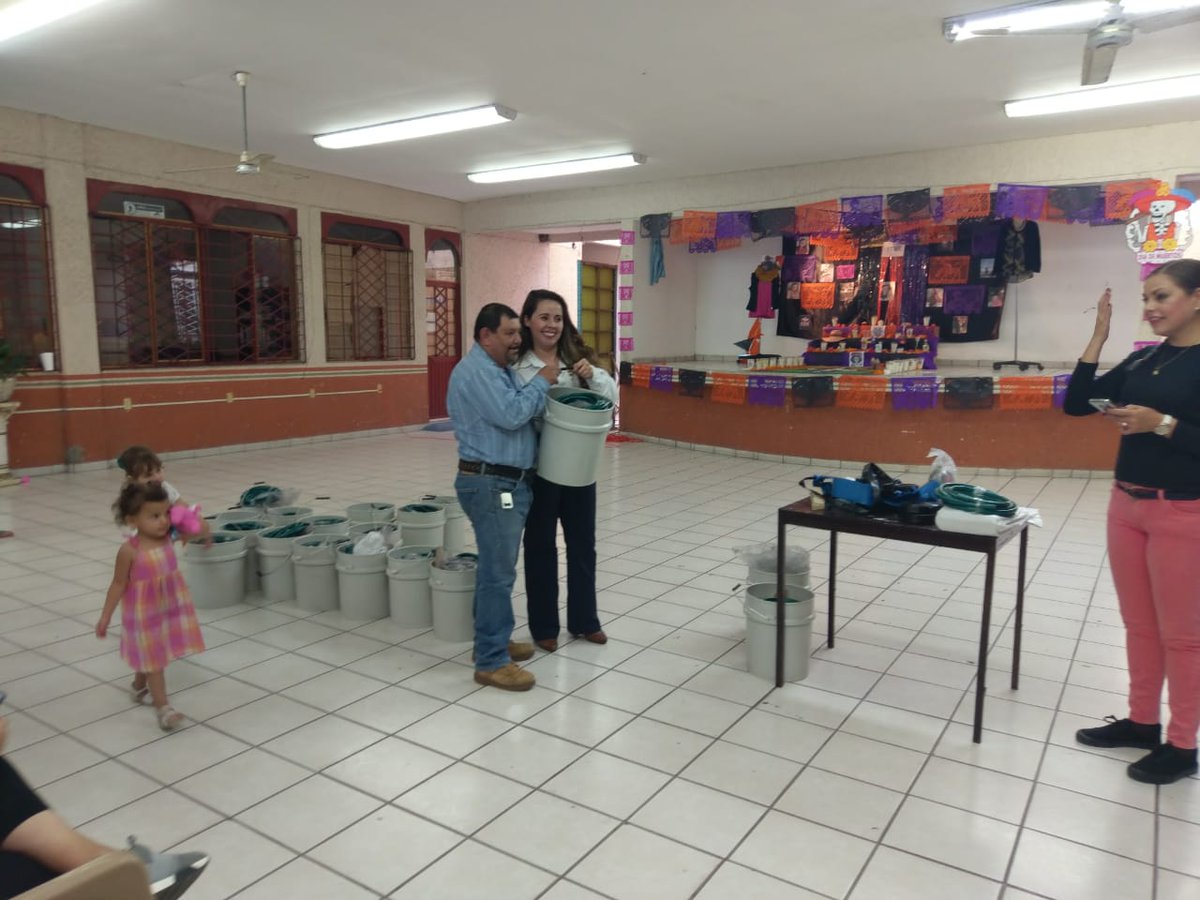 bboquita's tweet photo. Entrega de implementos huertos de traspatio a productores de Moyahua, Zac. en asesoría de extensionismo de ejecución nacional #Soyextensionista @calidad_suprema @IncaNorte @fitobonilla @Secampo_Zac https://t.co/GgYRX47Gex