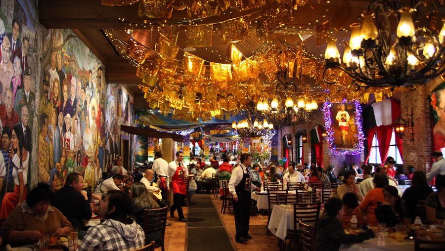 alexdkid's tweet photo. @KyleB009 @GatesOnSports @torchystacos If your heading to SA I highly recommend Mi Tierra. Great traditional Mexican food. Some of the best tortillas I’ve ever had https://t.co/h0m9Fv5ir0