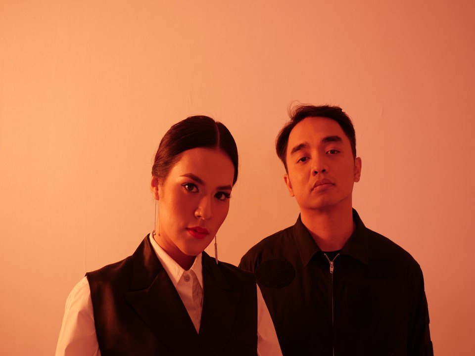 radioemdikei's tweet photo. #Airplay #Chart8 @raisa6690 ft. @diphabarus - My Kind of Crazy from @JuniRecords . #CFD with @destyruasagita #NOVEMBER #TIUP https://t.co/QBJ74nfQAL