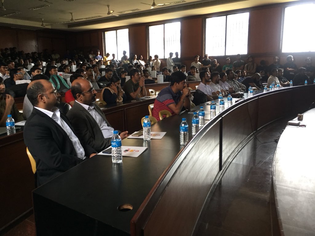 agayushofficial's tweet image. @ingeniushack is going on ! 
#getSetHack #hackathon #Engineer #change #college #Trending