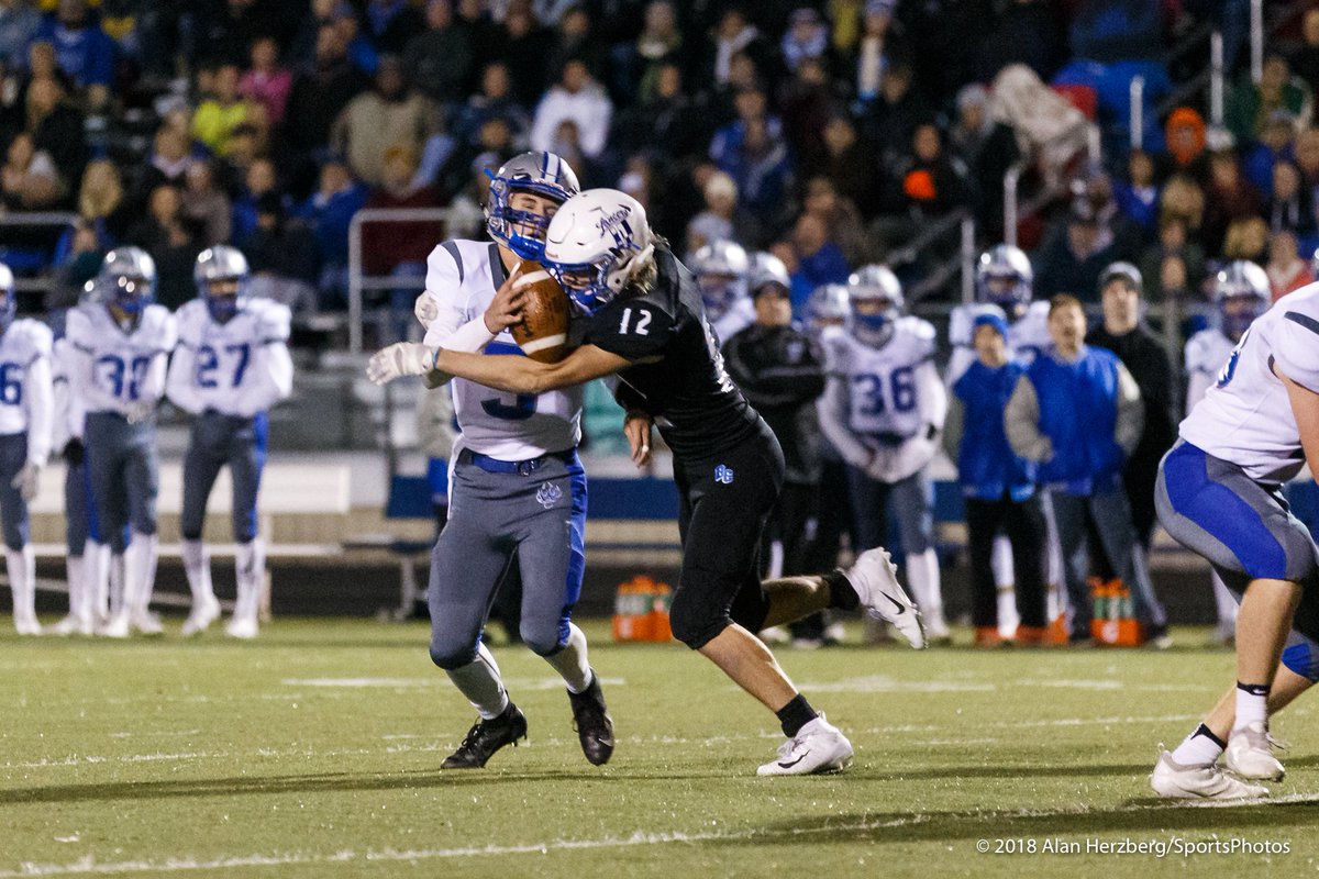 AlanHerzberg's tweet photo. As others have tweeted, @drewbii_seymour was sensational. Blocked a punt, recovered it, and ran for a TD; multiple sacks; forced a fumble; recovered a fumble; washed @CoachKennedyFB 's car at halftime. Awesome night for a great guy. https://t.co/57w6v7SVv2