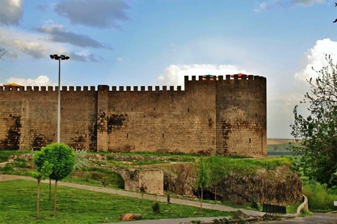Diyarbakır Surları Gezi Rehberi #Diyarbakırsurları #DiyarbakırSurlarıGeziRehberi #Diyarbakırsurlarıhakkındabilgi #Diyarbakırsurlarıhikayesi #Diyarbakırsurlarınezamanyapıldı #Diyarbakırsurlarıtarihi fotonotlari.com/diyarbakir-sur…