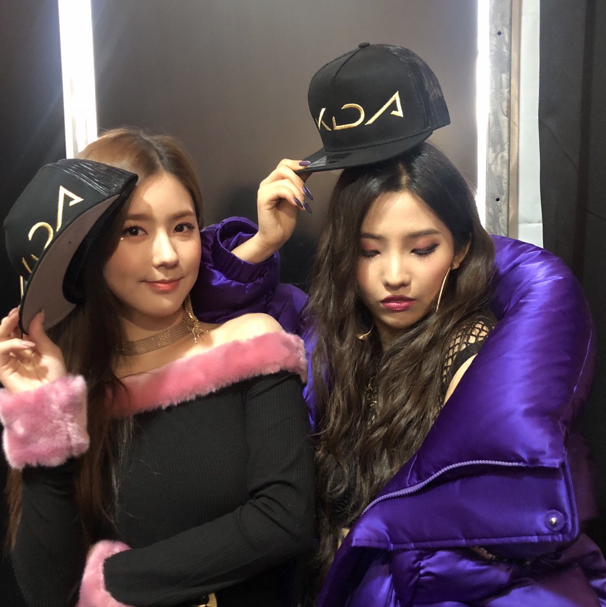 [#미연 &amp; #소연] Coming soon-!!✌️
@leagueoflegends #leagueoflegends #worlds2018
#여자아이들 #G_I_DLE #미연 #소연