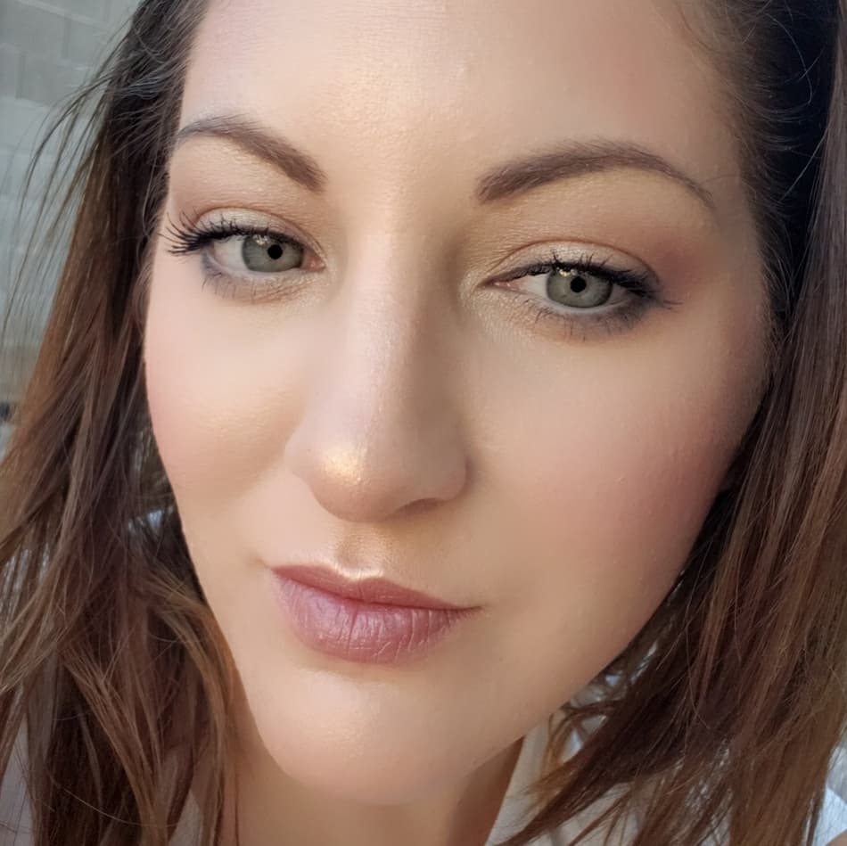 StevieLopezMUA's tweet photo. Today's natural glowy look! @tatiwestbrook @Lisa_Eldridge @davelackie @JeffreeStar @NikkieTutorials @jamescharles @Jaclynhill #Highlight #mylisalook #skin #halobeauty #AnastasiaBeverlyHills #greeneyes #noticeme #beauty #ilovetati #makeup #naturalmakeup #Mamonde #essence #love https://t.co/9Q3JeqEQeP