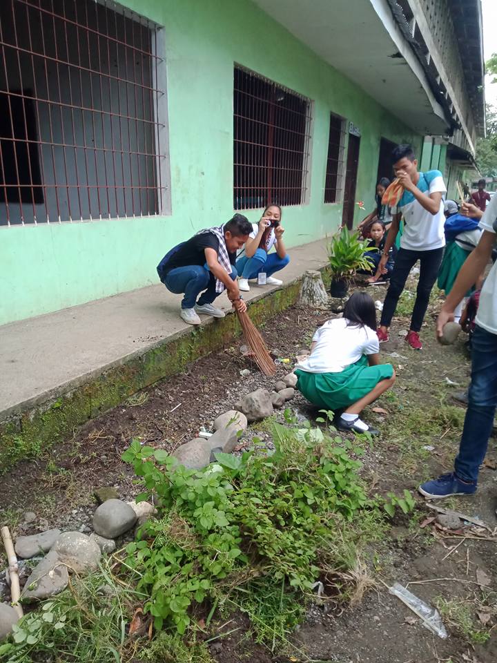 buhay studyante hehe gagawin ang lahat para maka graduate.,.,