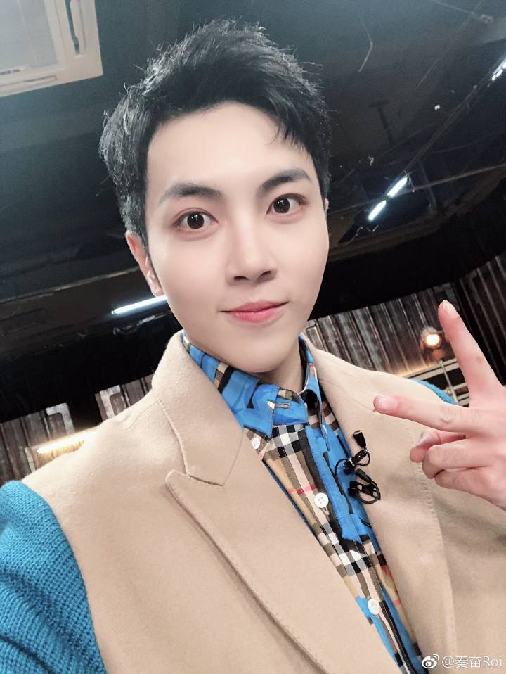 AwakenFArg's tweet photo. [WEIBO|181102]

Actualización en Weibo de Qin Fen.

''Introduciendo nueva música, es más que una música de Feliz Cumpleaños, es más melodías que 两 只 老 虎, el concepto es más que 小兔子乖乖. Es «Show Me», por favor agrégalo a tu lista.''

#秦奋 #QinFen
#觉醒东方 #AwakenF https://t.co/liLjDA7d4a