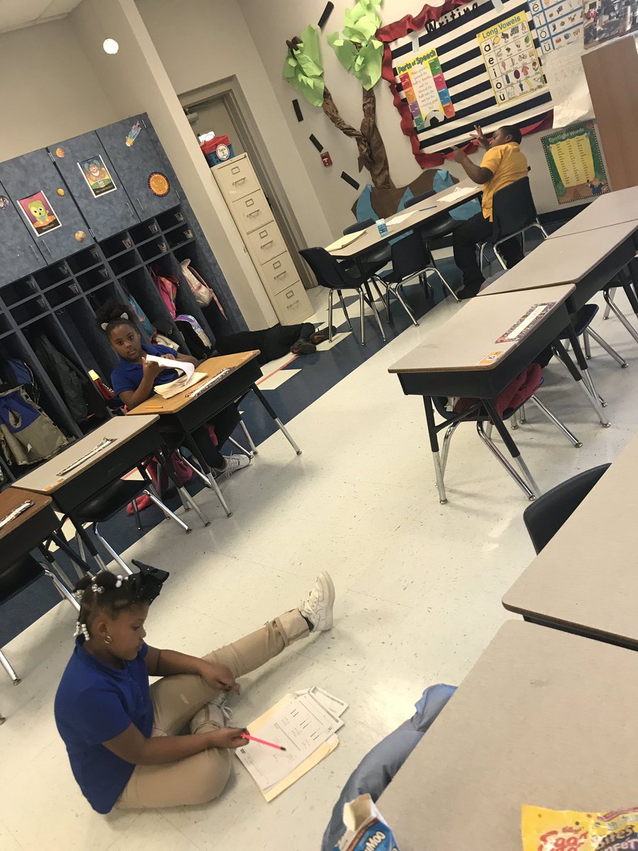 KeairaPrice17's tweet photo. Flexible Seating during our problem set? No problem we always take care of our business! #EurekaMath  #FlexibleSeating #FirstMate #FalkenerES https://t.co/Jo5b5hZDIm
