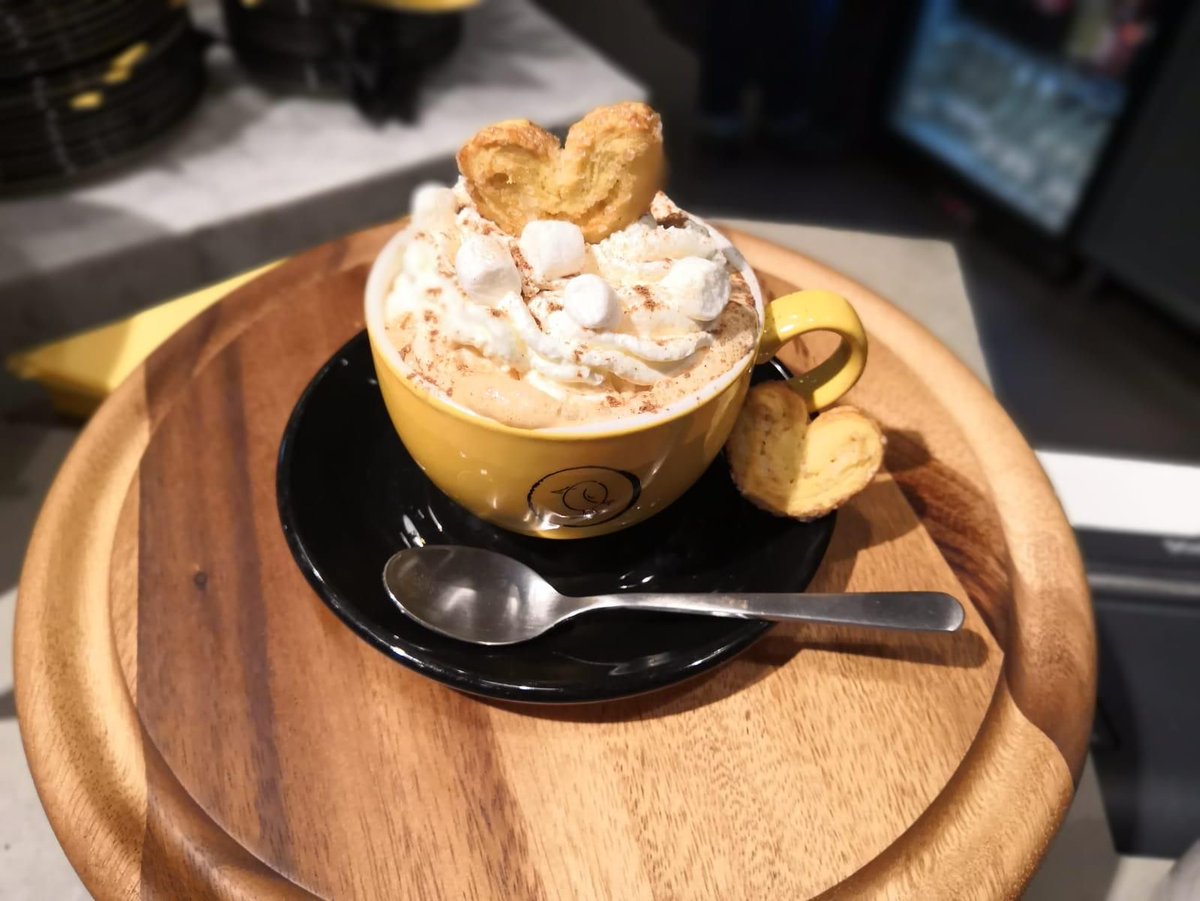 CanaryCoffeeUK's tweet photo. To get you feeling festive 🎄we have created Christmas in a cup, with our Gingerbread Latte 💚Brand new to our menu for autumn/winter, available now! ☕

#festive #christmas #gingerbread #gingerbreadlatte #coffee #canarywharf #londoncoffee #londoncoffeeshops #london #visitlondon https://t.co/VM78XLcBGx