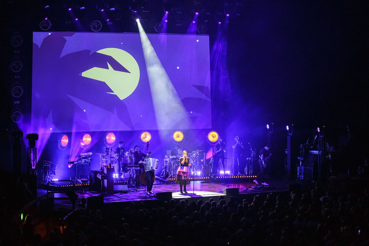caroemerald's tweet photo. .
.
.
#UKtour #twoshowsleft #UK #tonight #York #tourlife #newshow #grandmono #ontour https://t.co/YtJHgLnzBU