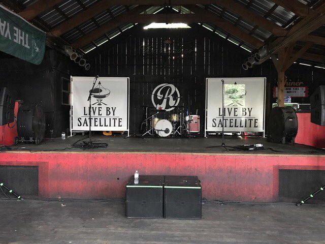 The set up. Clean + mean.