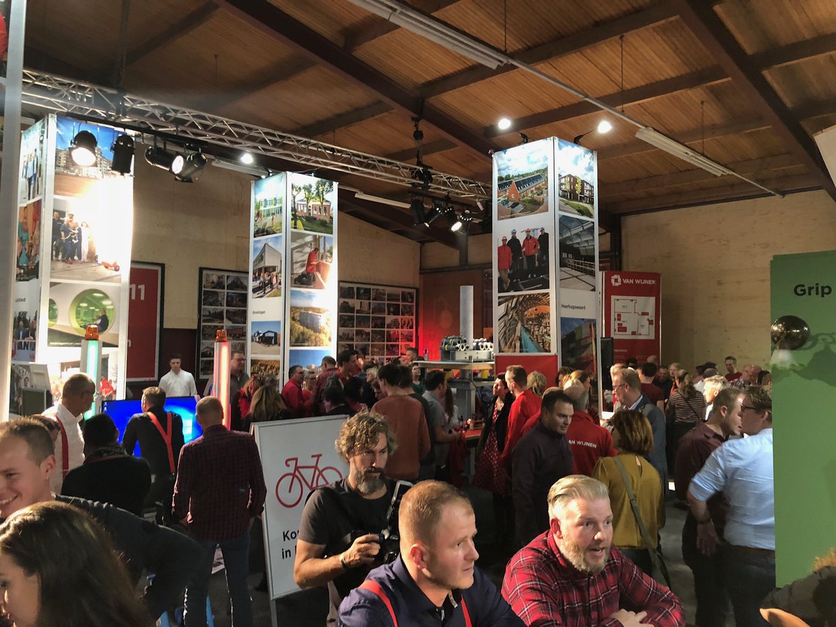 Wat een indrukwekkende viering van onze 111e verjaardag <a href="/VanWijnenGroep/">Van Wijnen</a> Noord. #Samen111 met onze medewerkersdag, ‘De Beurs’, uitreiking bouwmilieuprijs, PV feest en optredens van @TalantOnline <a href="/wolterkroes1/">wolter kroes</a> en <a href="/Di_rectMusic/">DI-RECT</a>. Hartstikke trots op deze club.