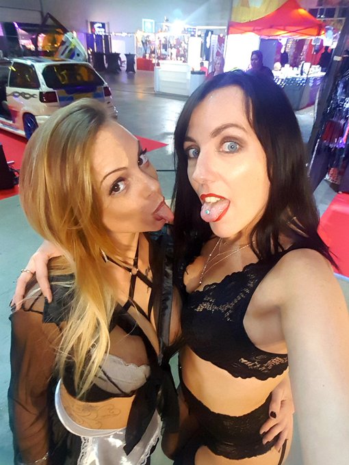 On vous attends au salon &eacute;rotique de Lyon mes ch&eacute;ris avec la magnifique @Leidditiffany https://t.co/<a href="/tag/cute"class="tags"><span>#cute</span></a><a href="/tag/girl"class="tags"><span>#girl</span></a><a href="/tag/movies"class="tags"><span>#movies</span></a><a href="/tag/moviescene"class="tags"><span>#moviescene</span></a>