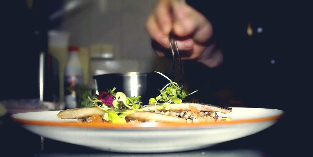 Un otoño sin la cocina de Casa Pablo no es otoño..., Este puente es buen momento para disfrutar de Aranjuez y de los amigos..., además de saborear los platos de temporada del chef #SergioGuzman...,
Olores, texturas, sabores...,¡Sensaciones!
lamision.es/el-recuerdo-co…