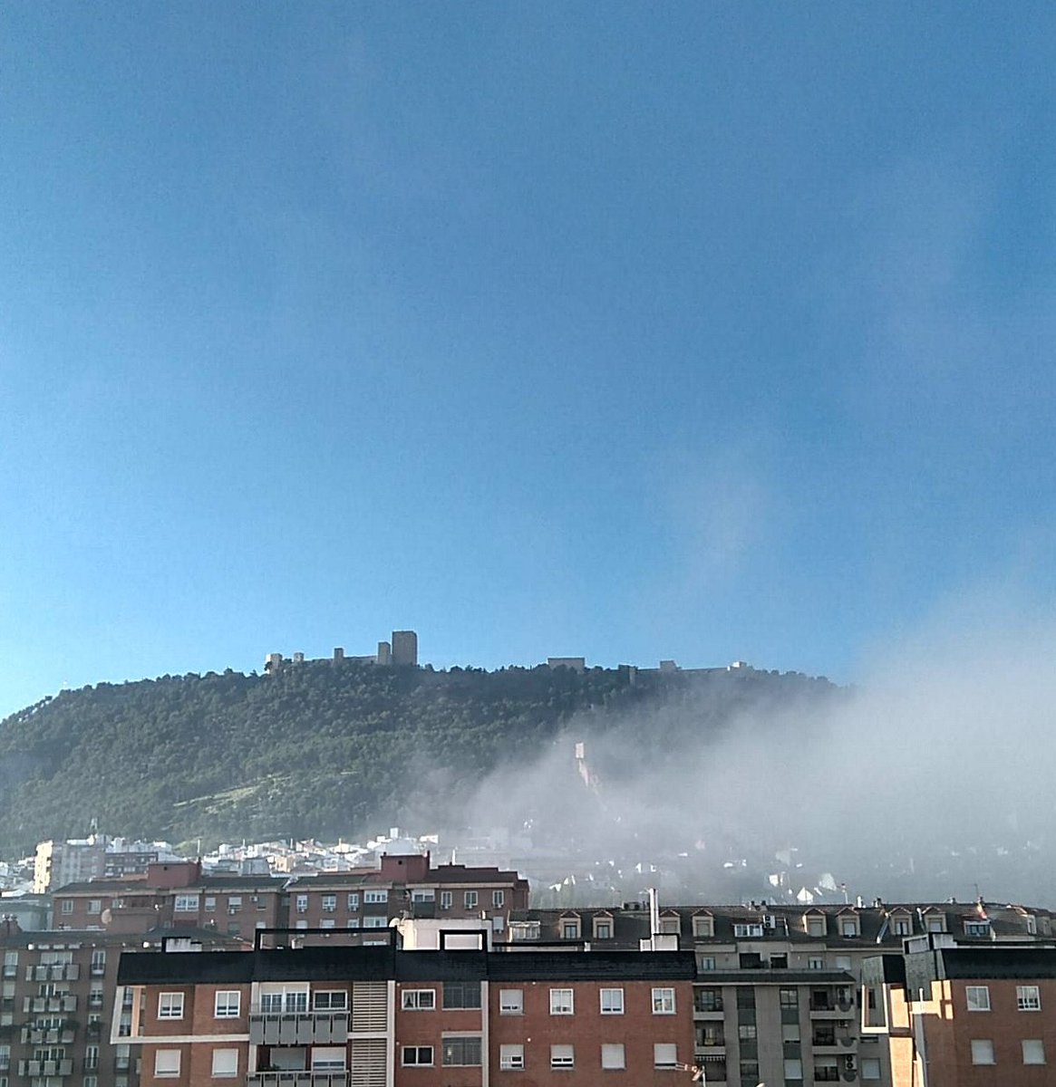 Nurse_ele's tweet photo. Se abre el telón (niebla) y aparece...
#CastillodeSantaCatalina
#JaénParaísoInterior
#Jaén
#sinfiltros
#Regalovisual https://t.co/qEGMiWH2m1