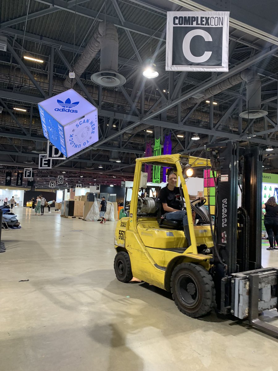 SoniaHendrix's tweet photo. Today @ComplexCon for #Sherbinskis #GalleryPR. History in the making. #cannabis #style #culture https://t.co/uHnVi2mtXT