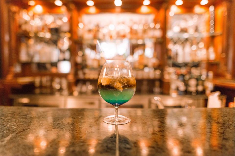 imperialdelhi's tweet photo. Shout out to the weekend in style and on a high note with #PatialaPeg’s array of exciting cocktails and coolers !!
#TheImperialNow #ThePreferredLife #SaturdayStyle #weekendhigh #festivefervour https://t.co/DfFF7QxQj6