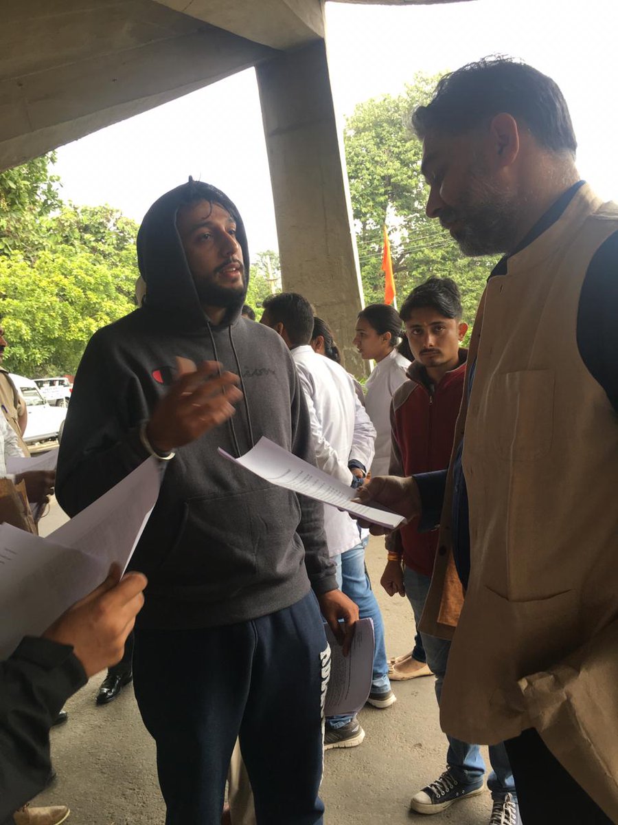 GaurNsui's tweet photo. NSUI PU team put forward the various student issues of the university in front of the senate members just before the senate meeting. Also MP chandigarh Kirron kher @KirronKherBJP was questioned on the failure of  government's education policies and related issues. @guptar @nsui https://t.co/djLSRWChRV