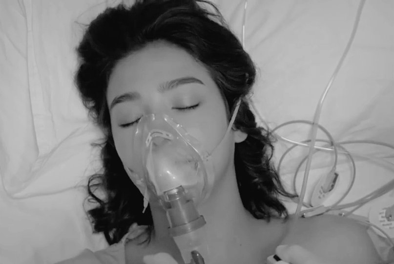 "Bahar diyordun şöyle güz mü geldi?
Siyaha çaldı kalbim beyazdan.." 
#YavBah