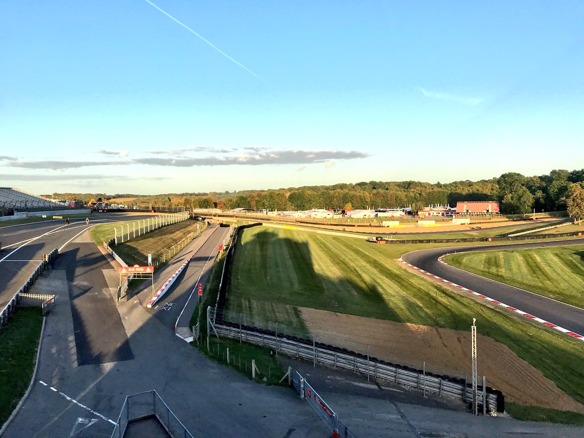 OfficialBARCHQ's tweet image. At @Brands_Hatch, a titanic weekend of #BARC action is all set to roar into life! 

Timetable 📋 bit.ly/2ESUCwg
Entry List 🚗 bit.ly/2yM1Gp6
Live Timing ⏰ bit.ly/2RuCR87
Results 📉 bit.ly/2P4ktWI
