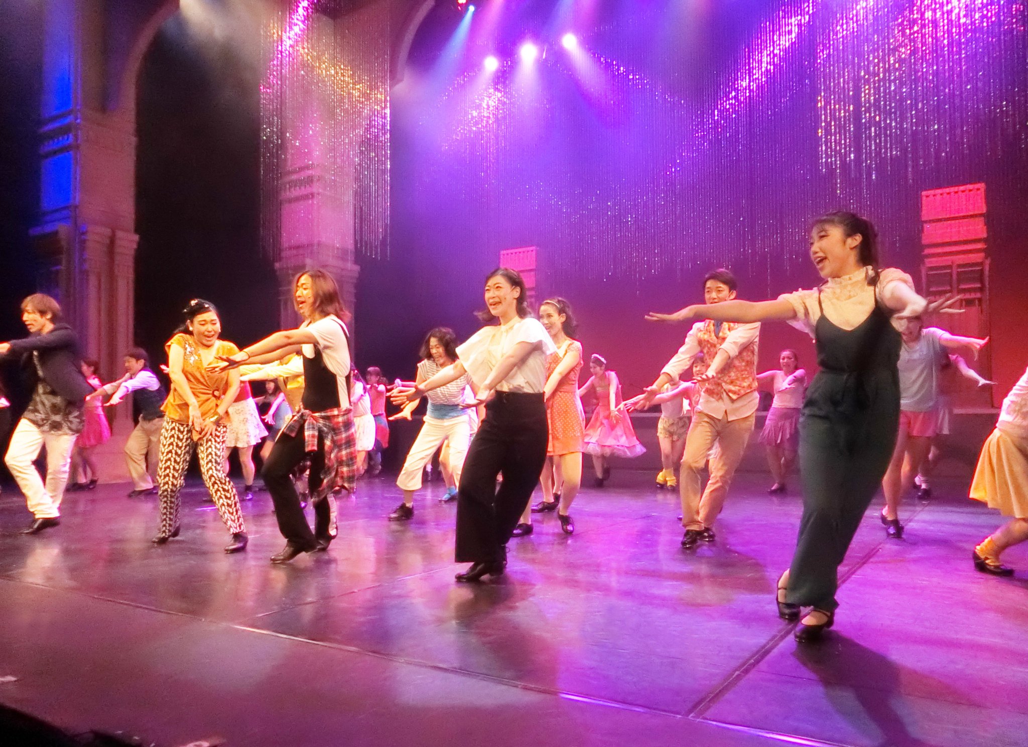 (公式)ミュージカル「AWARD」 on Twitter "ミュージカル「アワード」舞台写真。ブロードウェイの演劇人の心意気を歌ったナンバー